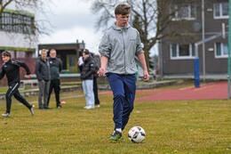 Bad Wörishofen, Deutschland – Vorbereitungstraining für das Schulderby 2026 zwischen der Wirtschaftsschule Bad Wörishofen und dem Josef-Bernhard-Gymnasium Türkheim auf dem Gelände der Wirtschaftsschule in Bad Wörishofen. Das Spiel ist für Mai 2026 geplant.