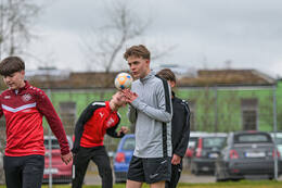 Bad Wörishofen, Deutschland – Vorbereitungstraining für das Schulderby 2026 zwischen der Wirtschaftsschule Bad Wörishofen und dem Josef-Bernhard-Gymnasium Türkheim auf dem Gelände der Wirtschaftsschule in Bad Wörishofen. Das Spiel ist für Mai 2026 geplant.