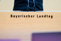 München, Deutschland, 10.06.2026: Schülerinnen und Schüler der Wirtschaftsschule Bad Wörishofen besuchen den Bayerischen Landtag in München. Im Rahmen einer Führung erhielten die Teilnehmer Einblicke in die parlamentarische Arbeit des Bayerischen Landtags. Begleitet wurde der Besuch von dem Landtagsabgeordneten Peter Wachler.