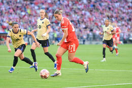 Allianz Arena, München, Deutschland – 25.04.2026: Fußball, UEFA Women’s Champions League 2025/2026, Halbfinale Hinspiel, FC Bayern München Frauen vs. FC Barcelona Frauen: Klara Bühl / Klara Buehl (FC Bayern München, Sturm) am Ball.