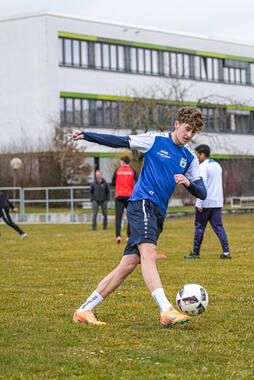Bad Wörishofen, Deutschland – Vorbereitungstraining für das Schulderby 2026 zwischen der Wirtschaftsschule Bad Wörishofen und dem Josef-Bernhard-Gymnasium Türkheim auf dem Gelände der Wirtschaftsschule in Bad Wörishofen. Das Spiel ist für Mai 2026 geplant.