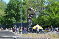 Mindelheim, Deutschland – 23.05.2026: Eröffnung der neuen BikeArea auf der Schwabenwiese in Mindelheim. Die von Schanzenwerk gestaltete und gebaute Anlage umfasst Pumptrack-, Flowline- und Jumpline-Elemente für Kinder, Jugendliche und Erwachsene.