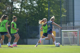 05.08.2026, München, Deutschland. Google Pixel Frauen-Bundesliga: Die FC Bayern Frauen absolvieren auf dem FC Bayern Campus eine Trainingseinheit zur Vorbereitung auf das Testspiel gegen Paris FC. Linda Dallmann (FC Bayern Frauen)