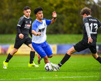 11.10.2026, Bad Wörishofen, Bayern, Deutschland. U19 (A-Jun.) Kreisklasse Allgäu – Nord: FC Bad Wörishofen U19 gegen JFG Wertachtal U19. Spielort: Stadion Unteres Hart. Saison 2026/2027. Abdul (FC Bad Wörishofen) im Zweikampf, im Duell, im Kampf um den Ball