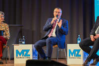 Podiumsdiskussion zur Bürgermeisterwahl in Bad Wörishofen im Kursaal. Die Bürgermeisterkandidaten Daniel Pflügl, Stefan Welzel und Paul Gruschka stellten sich den Fragen von Moderation und Publikum.