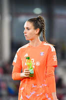 19.10.2026, München, Bayern, Deutschland. Google Pixel Frauen-Bundesliga: FC Bayern Frauen gegen VfB Stuttgart Frauen. Spielort: FC Bayern Campus-Stadion. Ena Mahmutovic (FC Bayern Frauen) nachdenklich, ernst, fokussiert