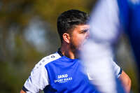04.10.2026, Bad Wörishofen, Deutschland. U19 (A-Jun.) Kreisklasse Allgäu - Nord: FC Bad Wörishofen U19 gegen SG Unterrieden U19. Spielort: Stadion Am Unteren Hart. Bahtiar Koktas (Trainer, FC Bad Wörishofen) nachdenklich, ernst, fokussiert