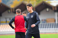 17.10.2026, Mindelheim, Bayern, Deutschland. Kreisliga Allgäu Nord: TSV Mindelheim gegen SV Oberegg. Spielort: Julius-Strohmayer-Stadion. Darius Argintaru (TSV Mindelheim) am Ball, mit dem Ball, in einer Spielszene