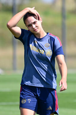 19.08.2026, München, Deutschland. Google Pixel Frauen-Bundesliga: Die FC Bayern Frauen absolvieren auf dem FC Bayern Campus eine Trainingseinheit vor dem Bundesliga-Saisonauftakt gegen den 1. FC Union Berlin. Kassandra Potsi (FC Bayern Frauen)