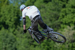 Mindelheim, Deutschland – 23.05.2026: Eröffnung der neuen BikeArea auf der Schwabenwiese in Mindelheim. Die von Schanzenwerk gestaltete und gebaute Anlage umfasst Pumptrack-, Flowline- und Jumpline-Elemente für Kinder, Jugendliche und Erwachsene.