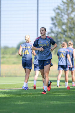 05.08.2026, München, Deutschland. Google Pixel Frauen-Bundesliga: Die FC Bayern Frauen absolvieren auf dem FC Bayern Campus eine Trainingseinheit zur Vorbereitung auf das Testspiel gegen Paris FC. Klara Bühl (FC Bayern Frauen)