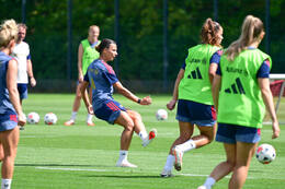 19.08.2026, München, Deutschland. Google Pixel Frauen-Bundesliga: Die FC Bayern Frauen absolvieren auf dem FC Bayern Campus eine Trainingseinheit vor dem Bundesliga-Saisonauftakt gegen den 1. FC Union Berlin. Arianna Caruso (FC Bayern Frauen)