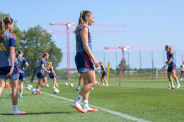 05.08.2026, München, Deutschland. Google Pixel Frauen-Bundesliga: Die FC Bayern Frauen absolvieren auf dem FC Bayern Campus eine Trainingseinheit zur Vorbereitung auf das Testspiel gegen Paris FC.Katharina Naschenweng (FC Bayern Frauen)