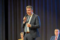 Podiumsdiskussion zur Bürgermeisterwahl in Bad Wörishofen im Kursaal. Die Bürgermeisterkandidaten Daniel Pflügl, Stefan Welzel und Paul Gruschka stellten sich den Fragen von Moderation und Publikum.