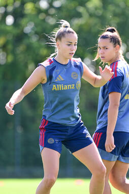 19.08.2026, München, Deutschland. Google Pixel Frauen-Bundesliga: Die FC Bayern Frauen absolvieren auf dem FC Bayern Campus eine Trainingseinheit vor dem Bundesliga-Saisonauftakt gegen den 1. FC Union Berlin. Giulia Gwinn (FC Bayern Frauen)