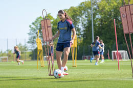 05.08.2026, München, Deutschland. Google Pixel Frauen-Bundesliga: Die FC Bayern Frauen absolvieren auf dem FC Bayern Campus eine Trainingseinheit zur Vorbereitung auf das Testspiel gegen Paris FC. Kassandra Potsi (FC Bayern Frauen)
