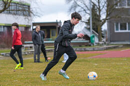 Bad Wörishofen, Deutschland – Vorbereitungstraining für das Schulderby 2026 zwischen der Wirtschaftsschule Bad Wörishofen und dem Josef-Bernhard-Gymnasium Türkheim auf dem Gelände der Wirtschaftsschule in Bad Wörishofen. Das Spiel ist für Mai 2026 geplant.