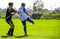 04.10.2026, Bad Wörishofen, Deutschland. U19 (A-Jun.) Kreisklasse Allgäu - Nord: FC Bad Wörishofen U19 gegen SG Unterrieden U19. Spielort: Stadion Am Unteren Hart. Ylli Vezaj (FC Bad Wörishofen) am Ball, mit dem Ball, in einer Spielszene