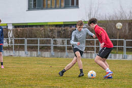 Bad Wörishofen, Deutschland – Vorbereitungstraining für das Schulderby 2026 zwischen der Wirtschaftsschule Bad Wörishofen und dem Josef-Bernhard-Gymnasium Türkheim auf dem Gelände der Wirtschaftsschule in Bad Wörishofen. Das Spiel ist für Mai 2026 geplant.