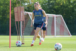 05.08.2026, München, Deutschland. Google Pixel Frauen-Bundesliga: Die FC Bayern Frauen absolvieren auf dem FC Bayern Campus eine Trainingseinheit zur Vorbereitung auf das Testspiel gegen Paris FC. Katharina Naschenweng (FC Bayern Frauen)