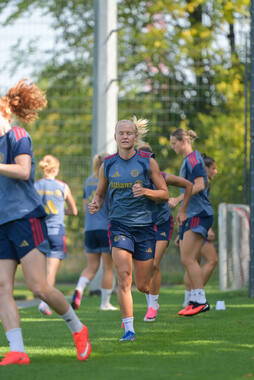 05.08.2026, München, Deutschland. Google Pixel Frauen-Bundesliga: Die FC Bayern Frauen absolvieren auf dem FC Bayern Campus eine Trainingseinheit zur Vorbereitung auf das Testspiel gegen Paris FC. Pernille Harder (FC Bayern Frauen)