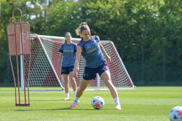05.08.2026, München, Deutschland. Google Pixel Frauen-Bundesliga: Die FC Bayern Frauen absolvieren auf dem FC Bayern Campus eine Trainingseinheit zur Vorbereitung auf das Testspiel gegen Paris FC. Katharina Naschenweng (FC Bayern Frauen)