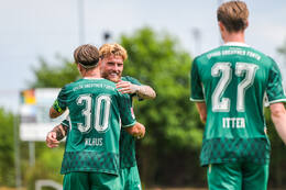 18.07.2026, Mindelheim, Deutschland. Testspiel zwischen dem FC Zürich und der SpVgg Greuther Fürth im Rahmen der Saisonvorbereitung 2026/2027. Ole Pohlmann (SpVgg Greuther Fürth), Felix Klaus (SpVgg Greuther Fürth) jubeln.