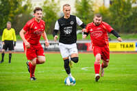 17.10.2026, Mindelheim, Bayern, Deutschland. A-Klasse Allgäu 3: TSV Mindelheim II gegen SV Oberegg II. Spielort: Julius-Strohmayer-Stadion. Haris Omerasevic (TSV Mindelheim) im Zweikampf, im Duell, im Kampf um den Ball