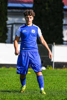 04.10.2026, Bad Wörishofen, Deutschland. U19 (A-Jun.) Kreisklasse Allgäu - Nord: FC Bad Wörishofen U19 gegen SG Unterrieden U19. Spielort: Stadion Am Unteren Hart. Endi Kastrati (FC Bad Wörishofen) nachdenklich, ernst, fokussiert