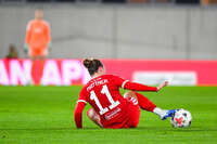 19.10.2026, München, Bayern, Deutschland. Google Pixel Frauen-Bundesliga: FC Bayern Frauen gegen VfB Stuttgart Frauen. Spielort: FC Bayern Campus-Stadion. Sarah Mattner (FC Bayern Frauen) am Ball, mit dem Ball, in einer Spielszene am Boden