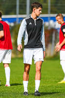 03.10.2026, Mindelheim, Deutschland. Kreisliga Allgäu Nord: TSV Mindelheim gegen (SG) Sontheim/Westerheim. Spielort: Julius-Strohmayer Stadion. Darius Argintaru (TSV Mindelheim) nachdenklich, ernst, fokussiert
