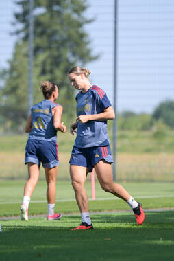 05.08.2026, München, Deutschland. Google Pixel Frauen-Bundesliga: Die FC Bayern Frauen absolvieren auf dem FC Bayern Campus eine Trainingseinheit zur Vorbereitung auf das Testspiel gegen Paris FC. Klara Bühl (FC Bayern Frauen)