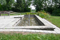 31.07.2026 – Bad Wörishofen, Bayern (Deutschland): Wassertretanlage an der Hartenthaler Straße nahe dem Kurhotel Tanneck.