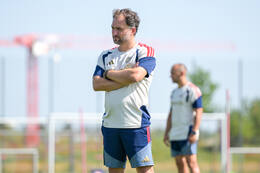 05.08.2026, München, Deutschland. Google Pixel Frauen-Bundesliga: Die FC Bayern Frauen absolvieren auf dem FC Bayern Campus eine Trainingseinheit zur Vorbereitung auf das Testspiel gegen Paris FC. Jose Barcala (Cheftrainer, FC Bayern Frauen)