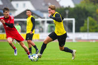 17.10.2026, Mindelheim, Bayern, Deutschland. Kreisliga Allgäu Nord: TSV Mindelheim gegen SV Oberegg. Spielort: Julius-Strohmayer-Stadion. Marc Mörstedt (TSV Mindelheim) am Ball, mit dem Ball, in einer Spielszene