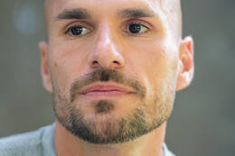 02.07.2026, Bad Wörishofen, Deutschland. Der FC Vaduz absolviert am vierten und vorletzten Tag seines Sommertrainingslagers Medientermine im Parkhotel Bad Wörishofen. Spieler, Trainer und insbesondere die Neuzugänge stehen für Interviews und Gespräche im Rahmen der Vorbereitung auf die Saison 2026/2027 der Swiss Football League (SFL) zur Verfügung. Dejan Sorgic (FC Vaduz)