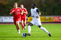 03.10.2026, Mindelheim, Deutschland. Kreisliga Allgäu Nord: TSV Mindelheim gegen (SG) Sontheim/Westerheim. Spielort: Julius-Strohmayer Stadion. Sulayman Drammeh (TSV Mindelheim) am Ball, mit dem Ball, in einer Spielszene