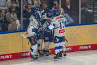 09.10.2026, München, Deutschland. PENNY DEL, Deutsche Eishockey Liga, Saison 2026/27, 7. Spieltag: EHC Red Bull München gegen ERC Ingolstadt im SAP Garden in München. Ingolstadt beim Jubel, jubelnd, feiernd