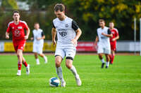 03.10.2026, Mindelheim, Deutschland. Kreisliga Allgäu Nord: TSV Mindelheim gegen (SG) Sontheim/Westerheim. Spielort: Julius-Strohmayer Stadion. David Kienle (TSV Mindelheim) am Ball, mit dem Ball, in einer Spielszene
