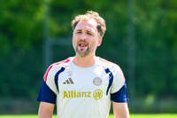 19.08.2026, München, Deutschland. Google Pixel Frauen-Bundesliga: Die FC Bayern Frauen absolvieren auf dem FC Bayern Campus eine Trainingseinheit vor dem Bundesliga-Saisonauftakt gegen den 1. FC Union Berlin. Jose Barcala (Cheftrainer, FC Bayern Frauen)
