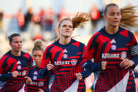 19.10.2026, München, Bayern, Deutschland. Google Pixel Frauen-Bundesliga: FC Bayern Frauen gegen VfB Stuttgart Frauen. Spielort: FC Bayern Campus-Stadion. Stine Ballisager (FC Bayern Frauen) nachdenklich, ernst, fokussiert