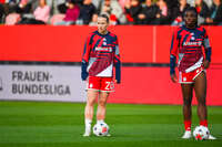 19.10.2026, München, Bayern, Deutschland. Google Pixel Frauen-Bundesliga: FC Bayern Frauen gegen VfB Stuttgart Frauen. Spielort: FC Bayern Campus-Stadion. Franziska Kett (FC Bayern Frauen) nachdenklich, ernst, fokussiert