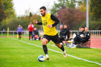 17.10.2026, Mindelheim, Bayern, Deutschland. Kreisliga Allgäu Nord: TSV Mindelheim gegen SV Oberegg. Spielort: Julius-Strohmayer-Stadion. Riccardo Schulz (TSV Mindelheim) am Ball, mit dem Ball, in einer Spielszene