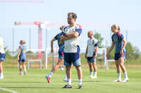 05.08.2026, München, Deutschland. Google Pixel Frauen-Bundesliga: Die FC Bayern Frauen absolvieren auf dem FC Bayern Campus eine Trainingseinheit zur Vorbereitung auf das Testspiel gegen Paris FC. Jose Barcala (Cheftrainer, FC Bayern Frauen)