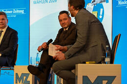 Podiumsdiskussion zur Bürgermeisterwahl in Bad Wörishofen im Kursaal. Die Bürgermeisterkandidaten Daniel Pflügl, Stefan Welzel und Paul Gruschka stellten sich den Fragen von Moderation und Publikum.