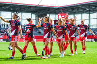 19.09.2026, München, Deutschland. Google Pixel Frauen-Bundesliga: FC Bayern München Frauen gegen 1. FC Köln Frauen am FC Bayern Campus. Katharina Naschenweng (FC Bayern Frauen), Linda Dallmann (FC Bayern Frauen), Momoko Tanikawa (FC Bayern Frauen)