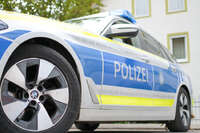 Bad Wörishofen, Deutschland – 12.05.2026: Zahlreiche Einsatzkräfte der Polizei und das SEK sind bei einem Großeinsatz an der Hauptstraße in Bad Wörishofen im Einsatz. Das Gebiet wurde großräumig abgesperrt.