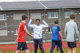 Bad Wörishofen, Deutschland – Vorbereitungstraining für das Schulderby 2026 zwischen der Wirtschaftsschule Bad Wörishofen und dem Josef-Bernhard-Gymnasium Türkheim auf dem Gelände der Wirtschaftsschule in Bad Wörishofen. Das Spiel ist für Mai 2026 geplant.