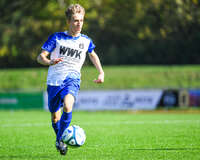 04.10.2026, Bad Wörishofen, Deutschland. U19 (A-Jun.) Kreisklasse Allgäu - Nord: FC Bad Wörishofen U19 gegen SG Unterrieden U19. Spielort: Stadion Am Unteren Hart. Niklas Lichtenberg (FC Bad Wörishofen) am Ball, mit dem Ball, in einer Spielszene
