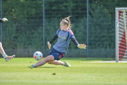 05.08.2026, München, Deutschland. Google Pixel Frauen-Bundesliga: Die FC Bayern Frauen absolvieren auf dem FC Bayern Campus eine Trainingseinheit zur Vorbereitung auf das Testspiel gegen Paris FC. Regina van Eijk (FC Bayern Frauen)